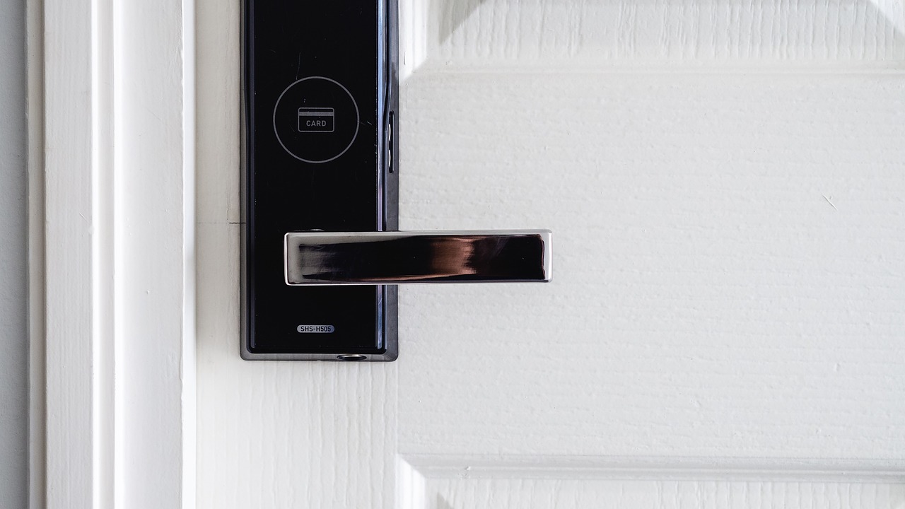 Tradeoffs Between Control and Convenience in Platforms.